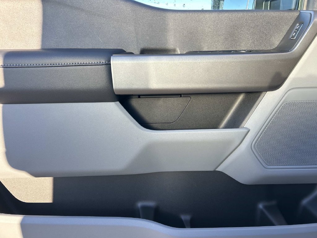 New 2027 Oxford White Ford F-350® XL image 16