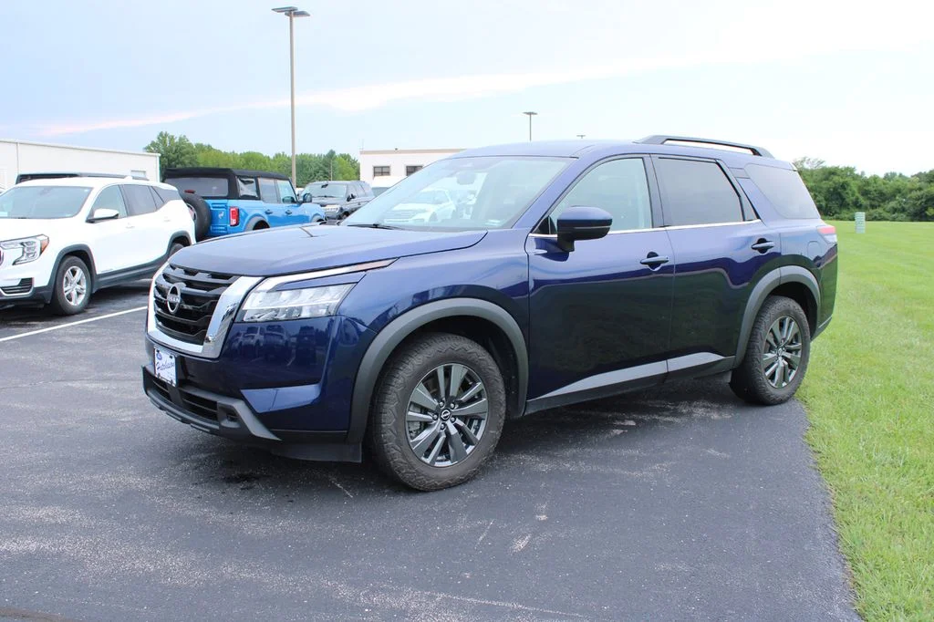 Used 2022 Deep Ocean Blue Nissan SV image 3