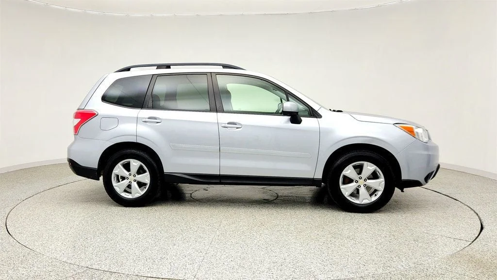 Used 2016 Ice Silver Metallic Subaru 4dr CVT 2.5i Premium PZEV w/ All Weather Pkg image 4