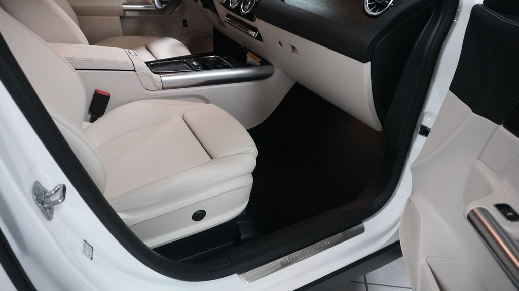 Certified Used 2026 White Mercedes-Benz GLA 250 image 40
