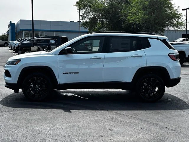 New 2026 Bright White Clear-Coat Exterior Paint Jeep Latitude image 4