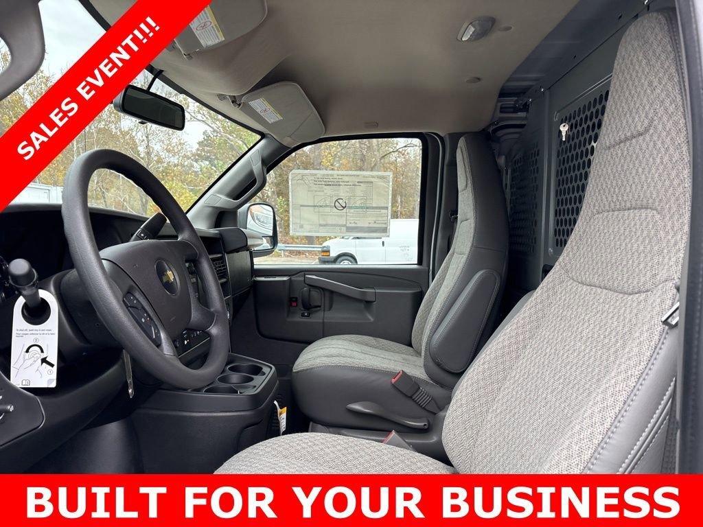 2025 Chevrolet Express 2500 Work Van Cargo photo 3