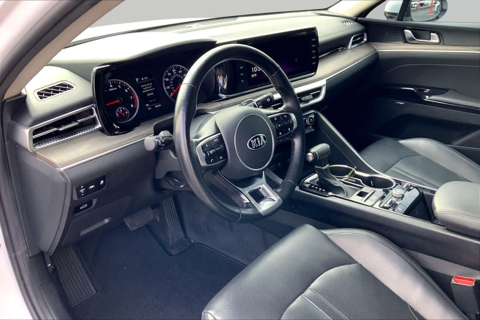 Used 2021 Glacial White Pearl Kia EX image 18