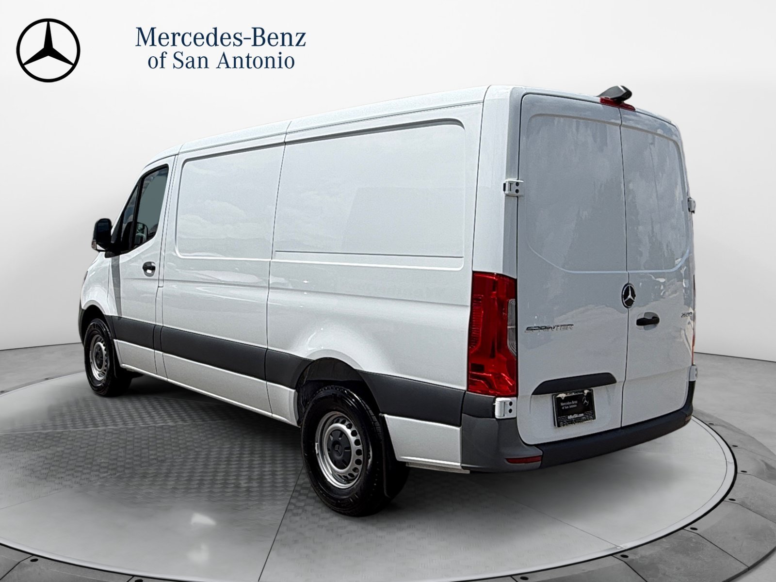 Used 2025  Mercedes-Benz  image 5