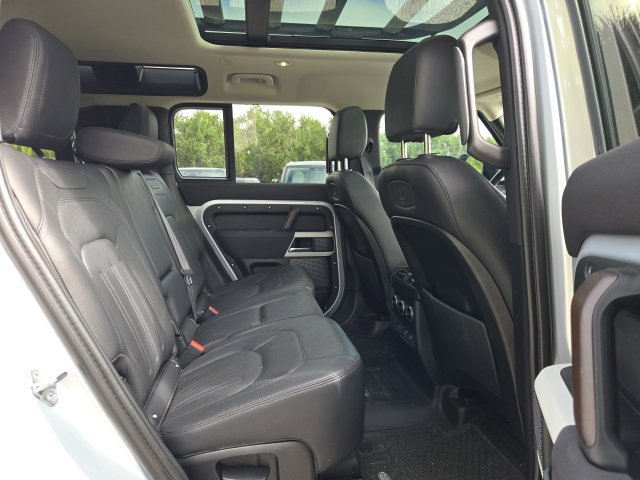 Used 2022 Silver Land Rover S image 11