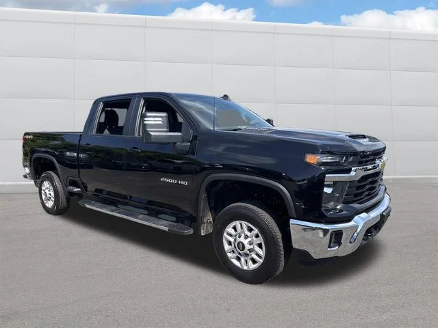 Used 2025 Black Chevrolet LT image 11