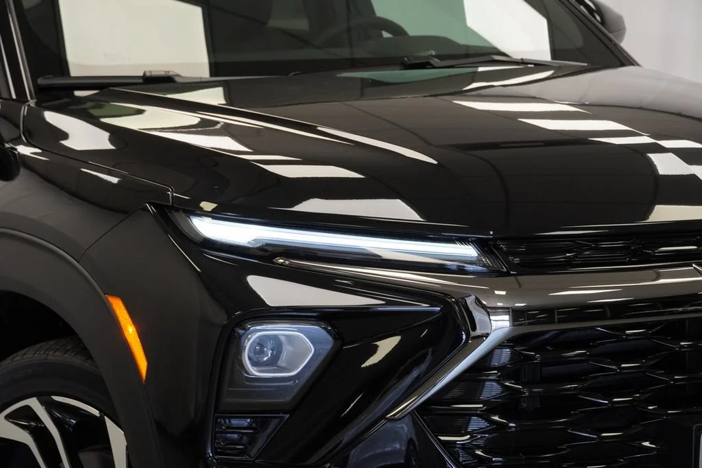 New 2026 Mosaic Black Metallic Chevrolet RS image 31