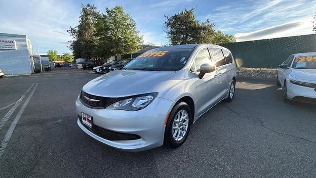2023 Chrysler Voyager