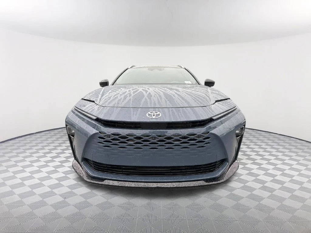 Used 2025 White Toyota Limited image 2