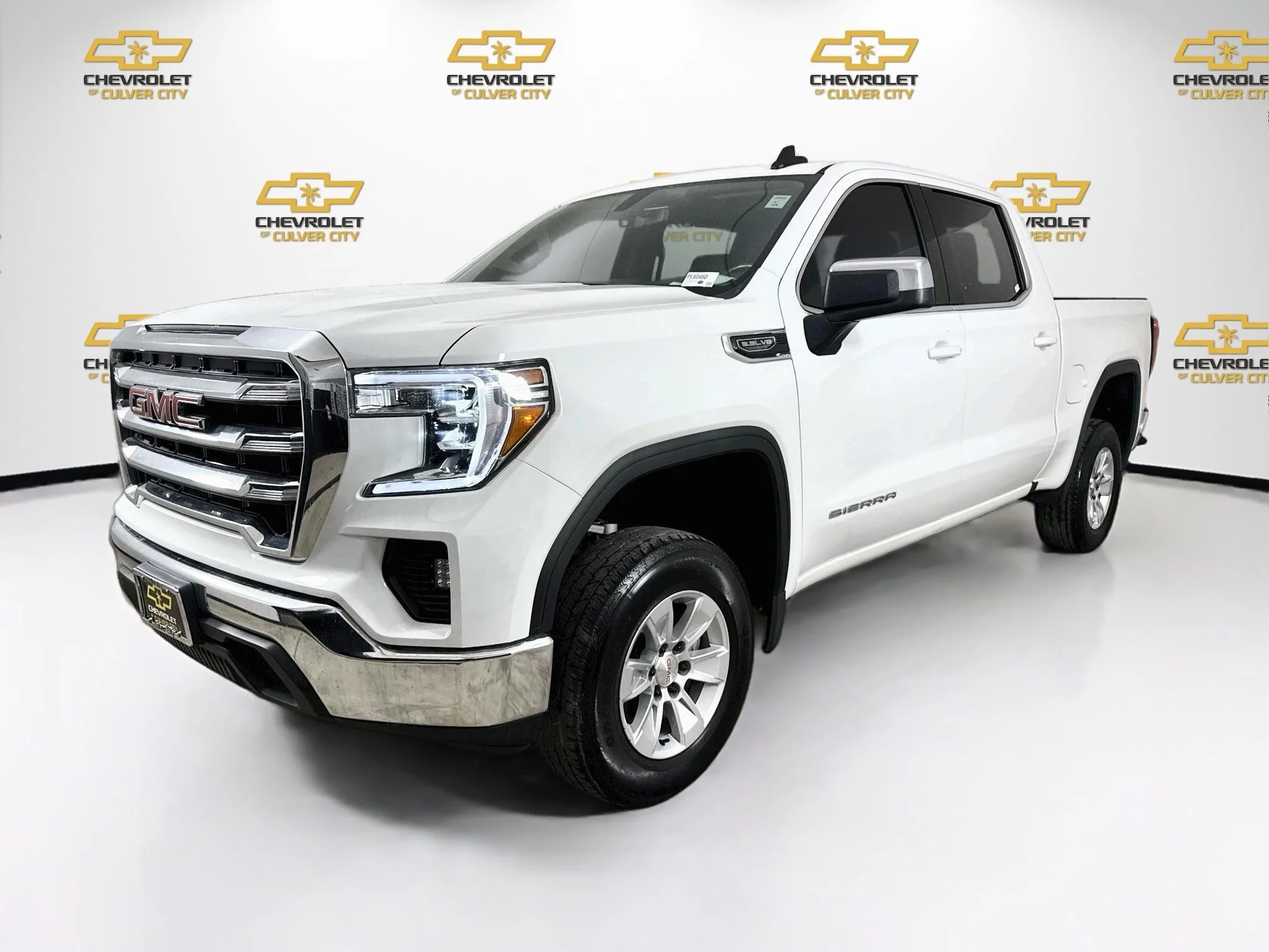 Used 2021 SUMMIT WHITE GMC SLE image 3