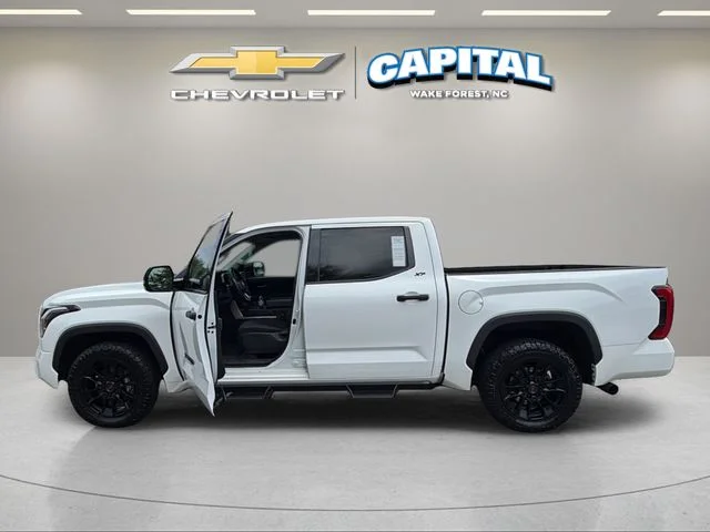 Used 2022 White Toyota SR5 image 13