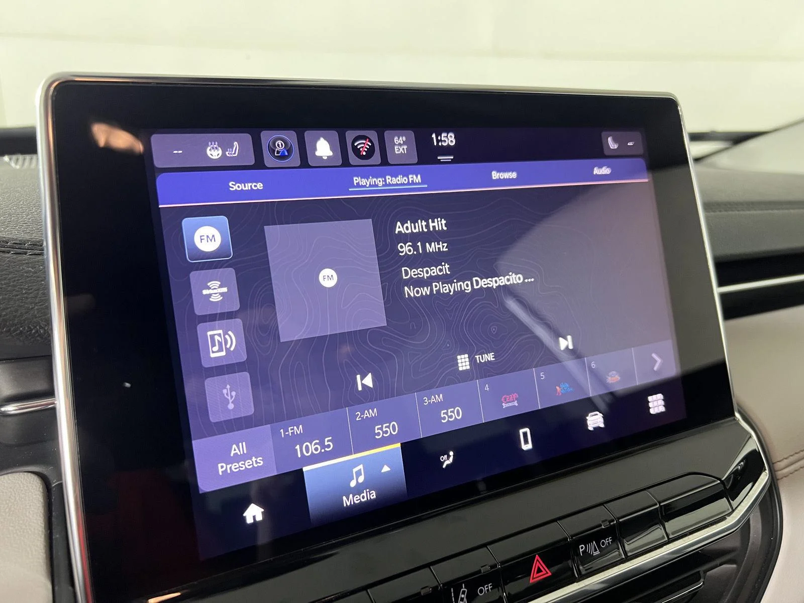 Used 2022 Gy Jeep Limited image 10