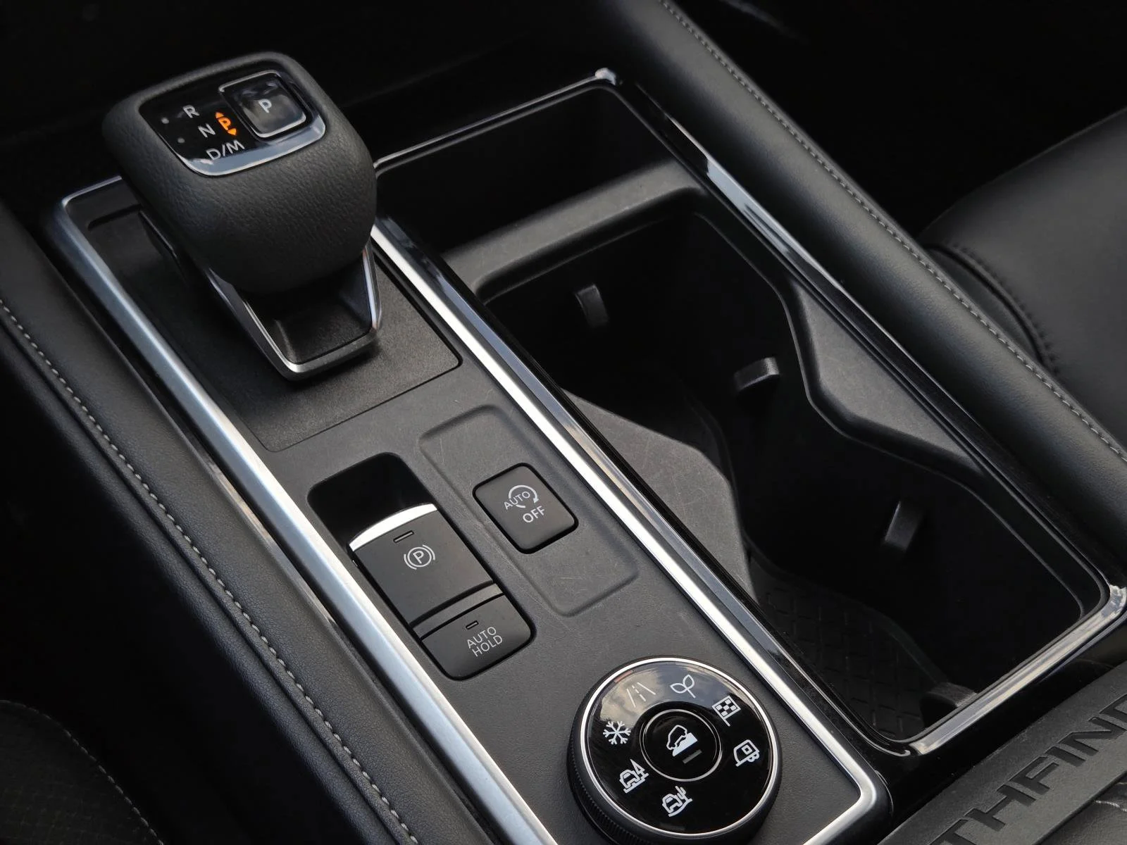 Used 2025 Super Black Nissan SL image 17