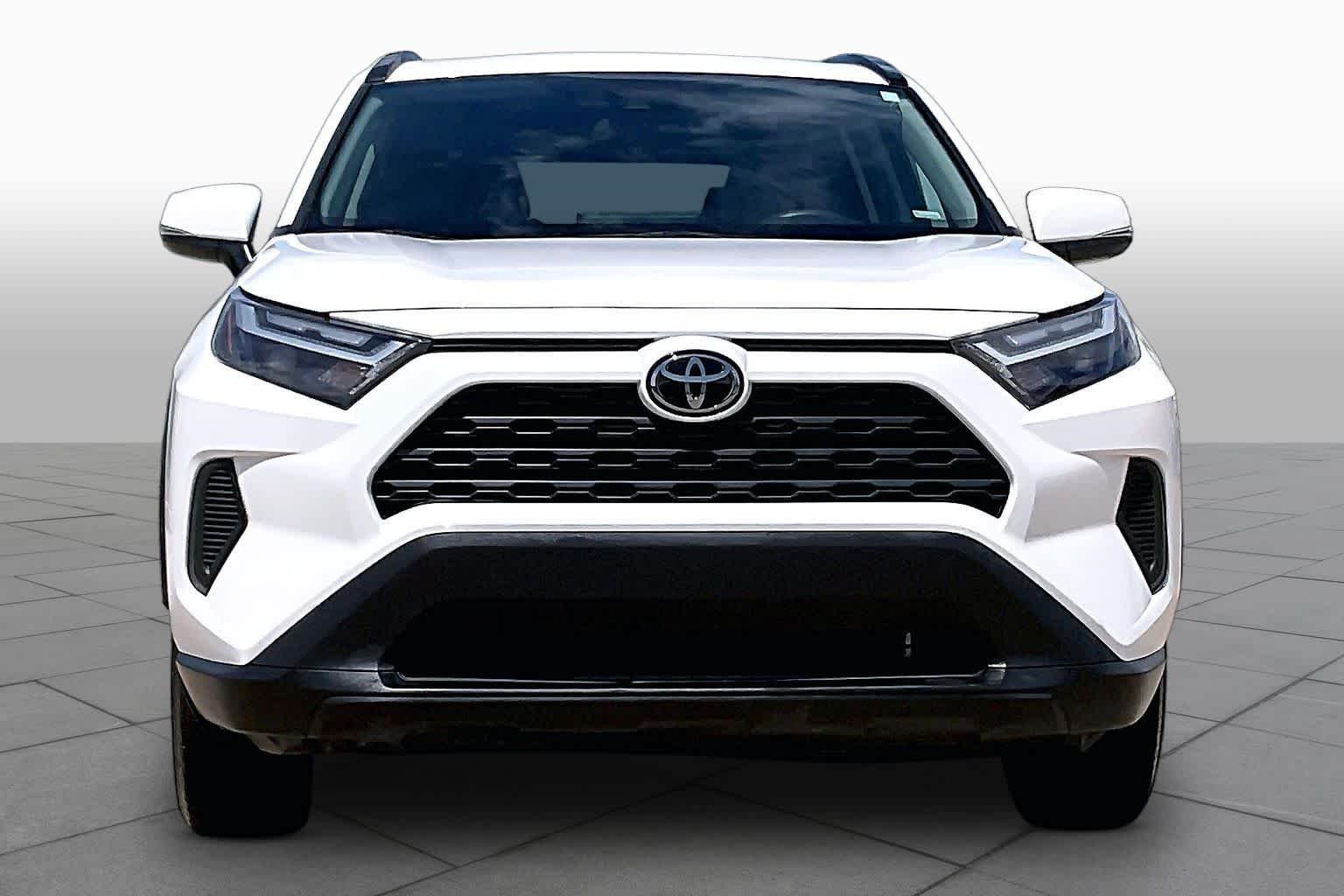 Used 2025 Ice Cap Toyota XLE image 4