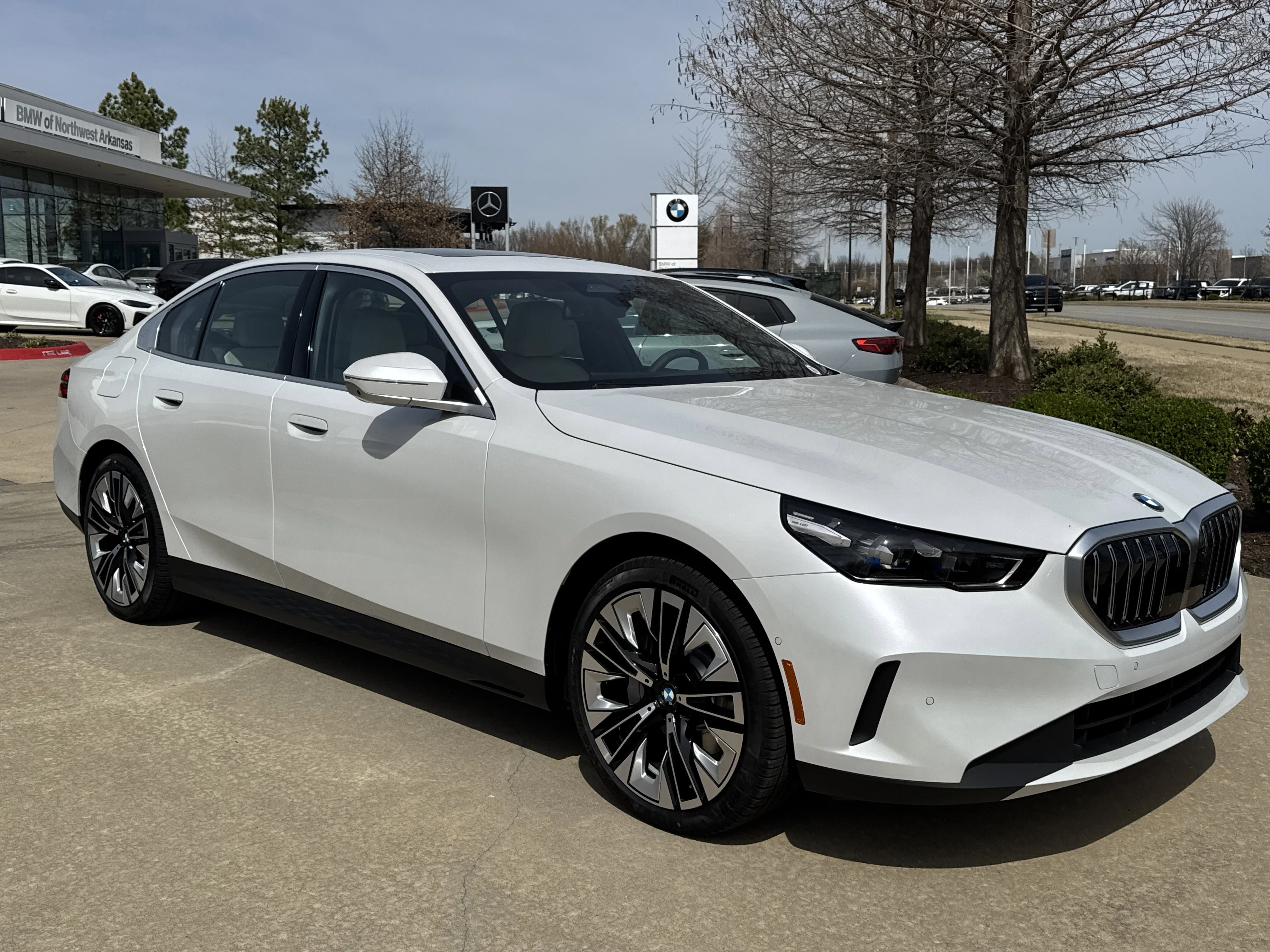 New 2026 MINERAL WHITE BMW 530i xDrive image 6