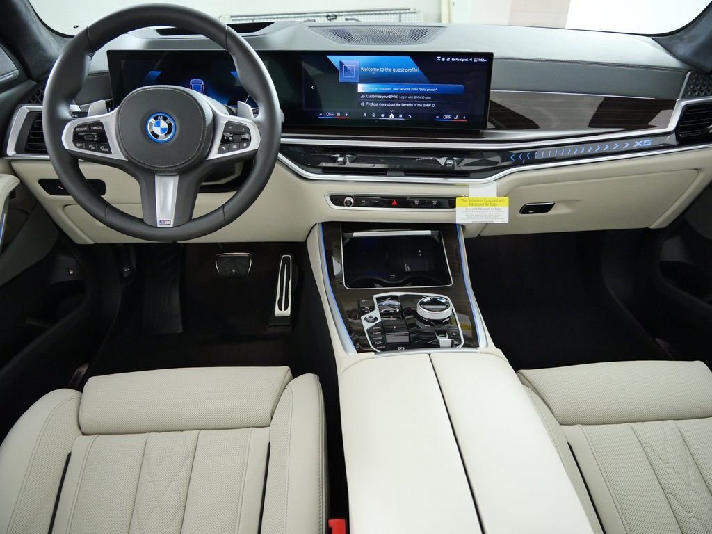 New 2026 Skyscraper Grey Metallic BMW xDrive50e image 5