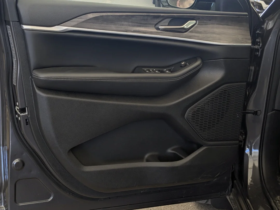 New 2026 Grey Jeep Altitude - - 4x4 - 20 Gloss Black Wheels - Remote Start - Capri Leatherette & More! image 12