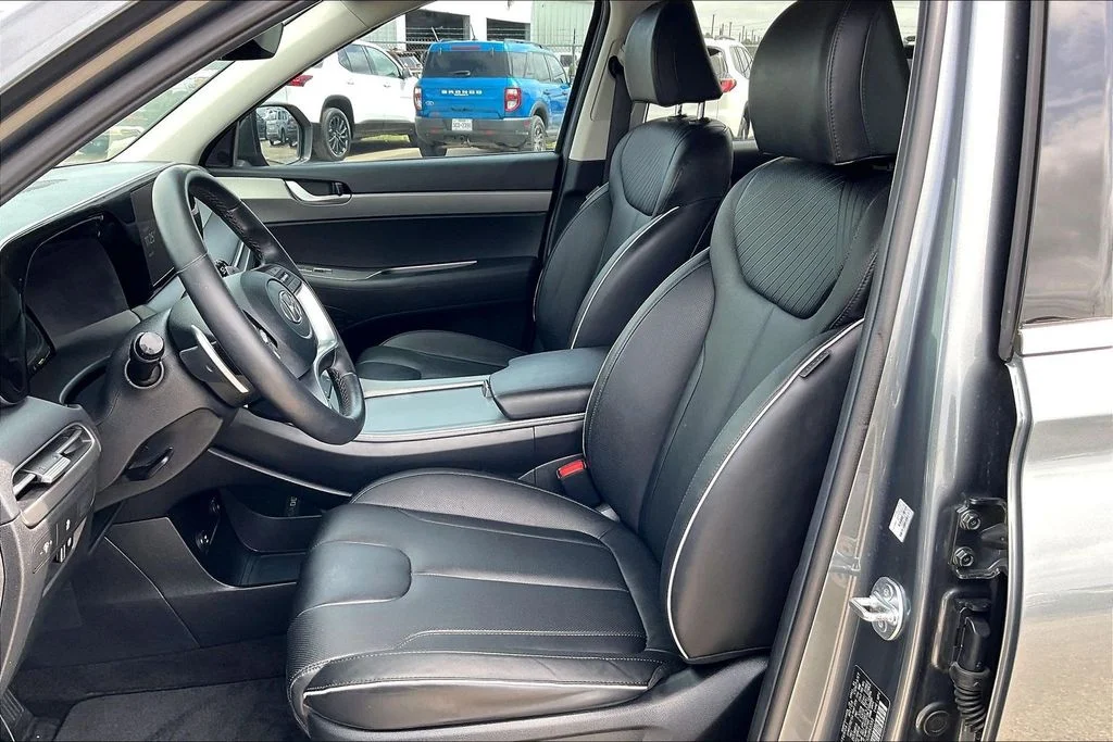Used 2025 Gray Hyundai SEL image 18