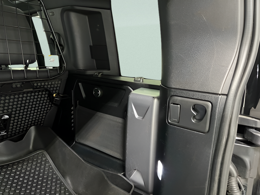 Used 2021  Land Rover X image 45