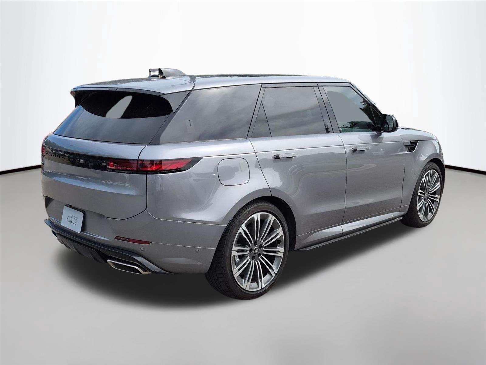 Used 2025 Eiger Grey Metallic Land Rover Dynamic SE image 5