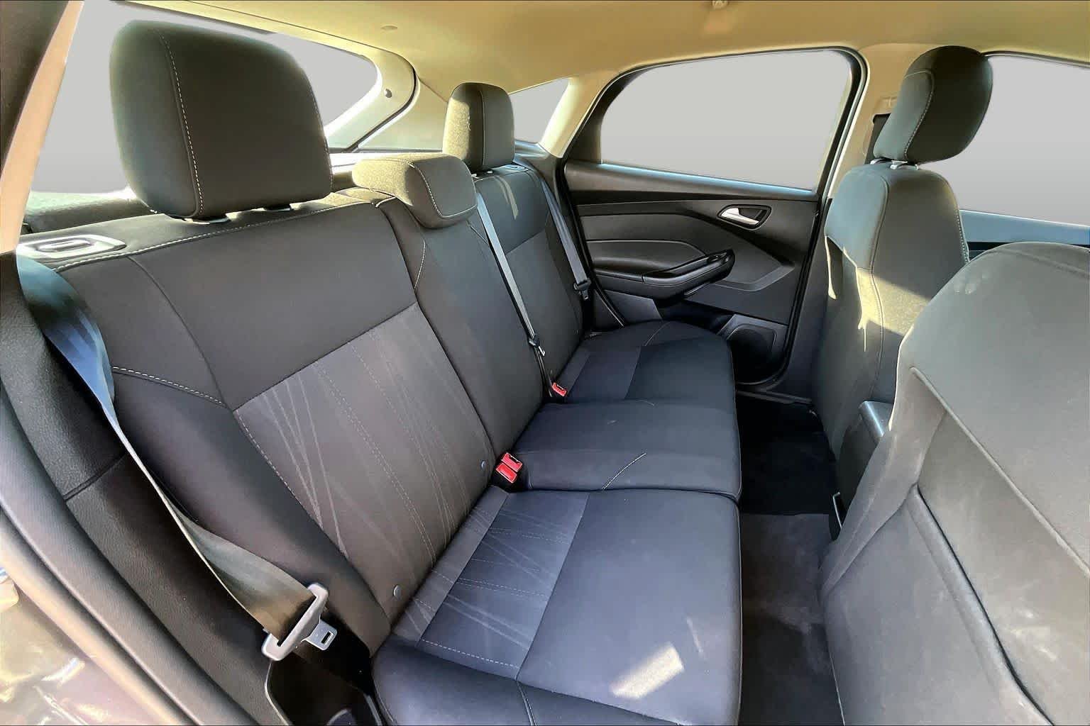 Used 2018 Magnetic Metallic Ford SE image 20