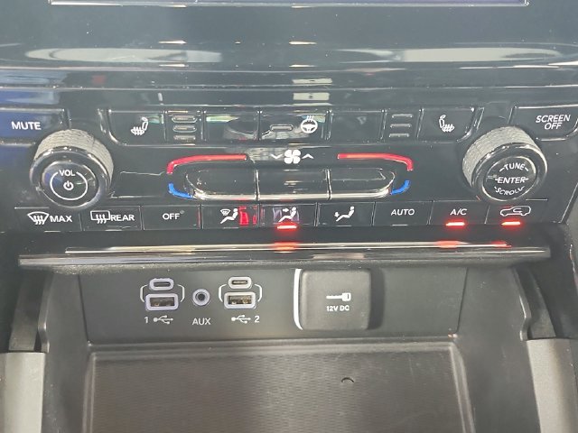 Used 2023 Silver Jeep Altitude image 33
