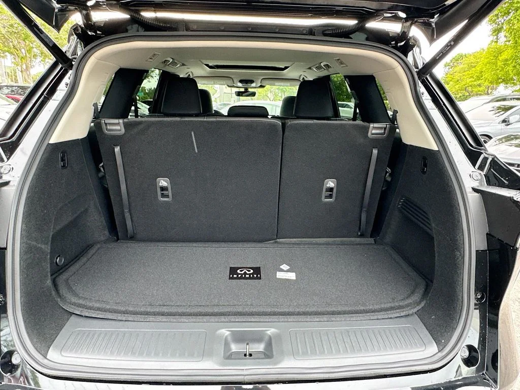 New 2027 MINERAL BLACK INFINITI Luxe FWD image 28