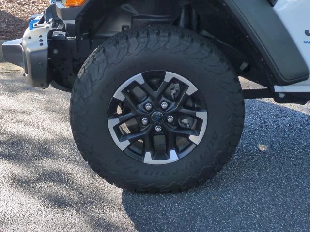Used 2024 White Jeep Rubicon 4xe image 10