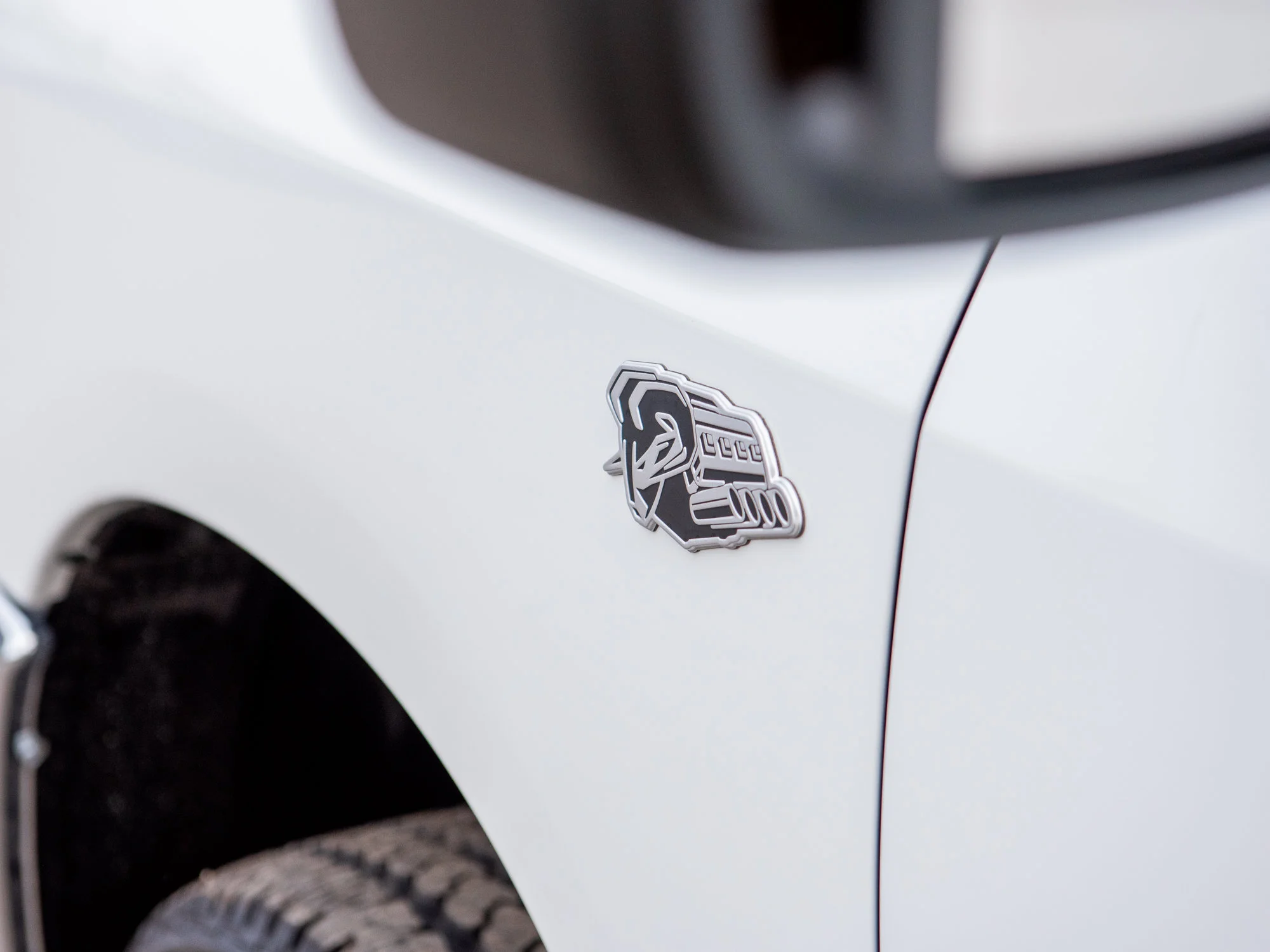 New 2027 White RAM Big Horn* Crew Cab 4x4, 6.4L HEMI V8, Heated Seats/Wheel, Remote Start image 3