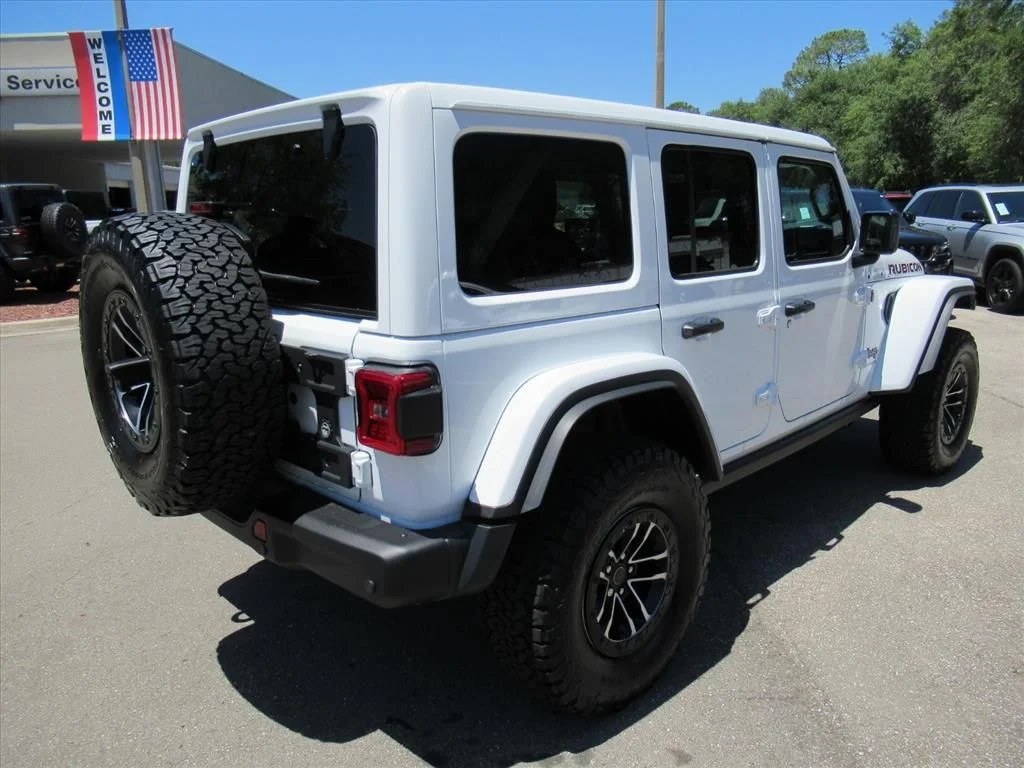 New 2026 Bright White Clear-Coat Exterior Paint Jeep Rubicon X image 8