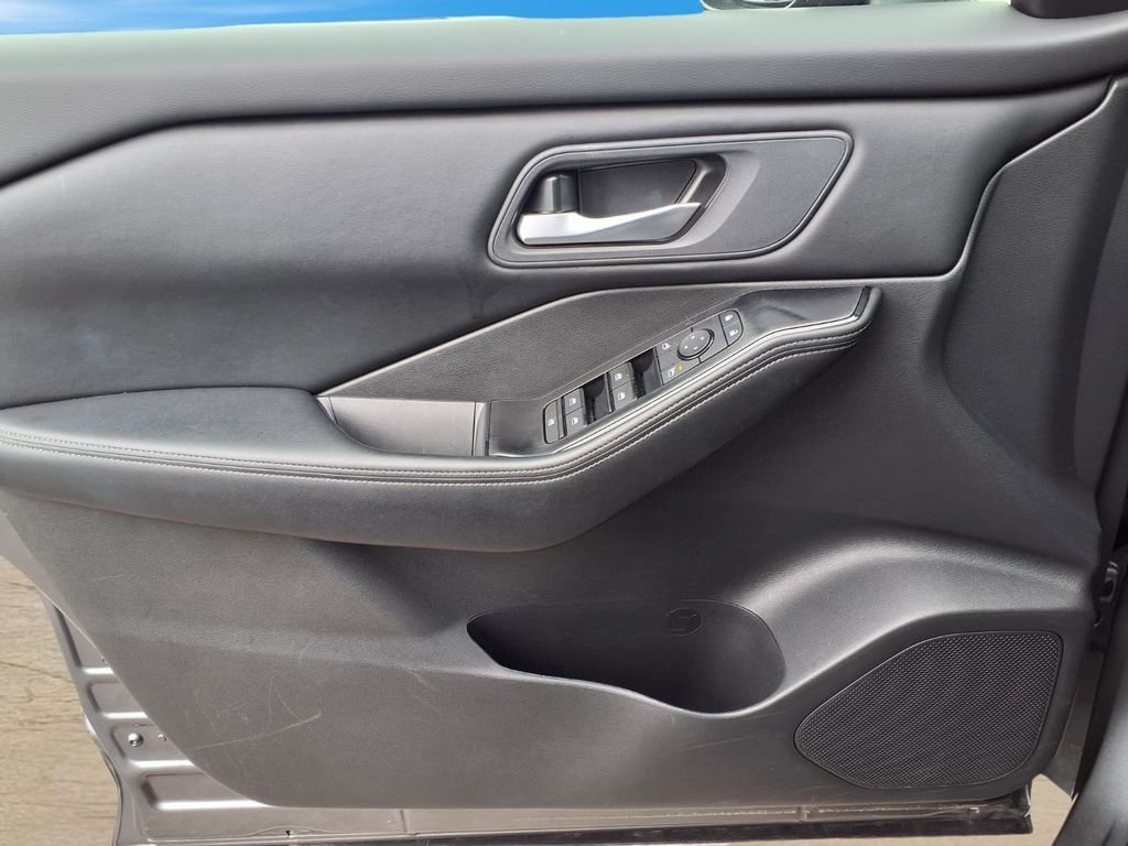 Used 2025 Gray Nissan SV FWD image 20