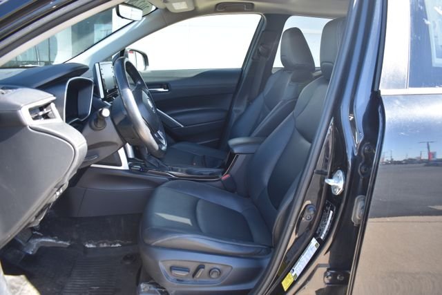 Used 2022 Black Toyota XLE image 11