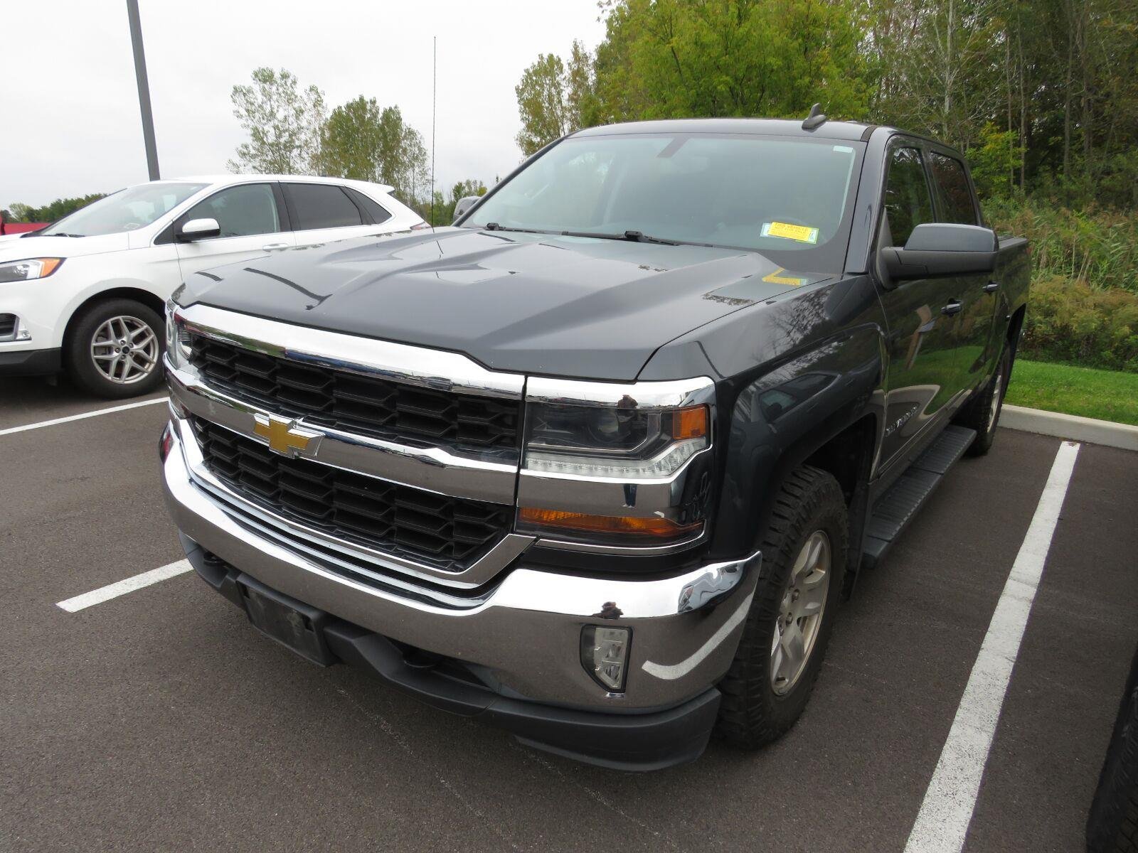 Used 2018 Graphite Metallic Chevrolet LT image 6