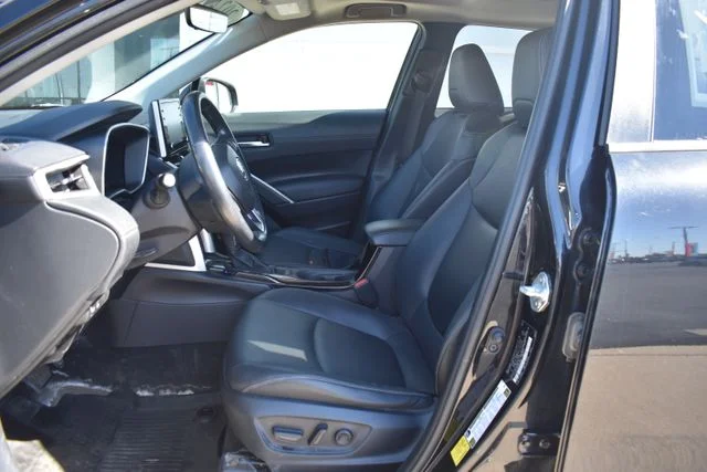 Used 2022 Black Toyota XLE image 11