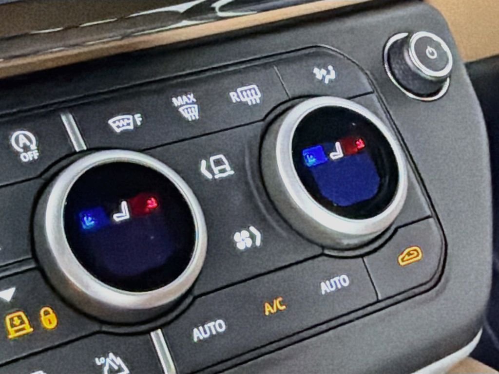 New 2026 Santorini Black Land Rover V8 image 21