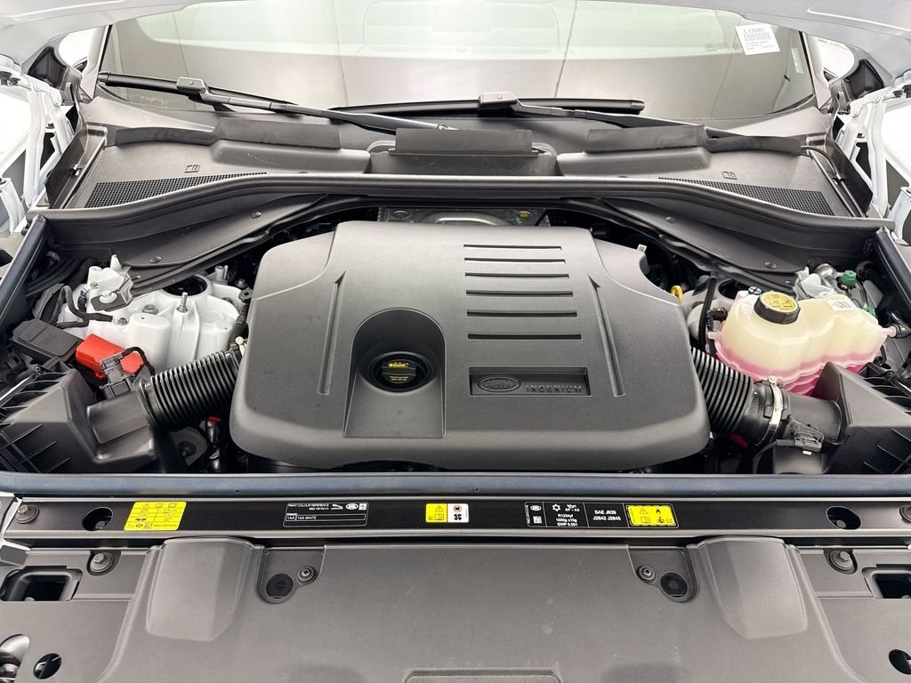 New 2026 Fuji White LAND ROVER SE 7 Seats image 28