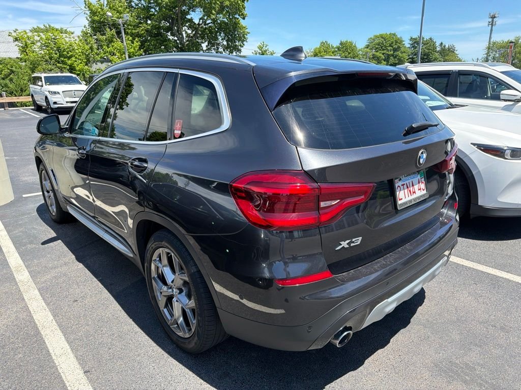 Used 2021 Gray BMW xDrive30i image 3