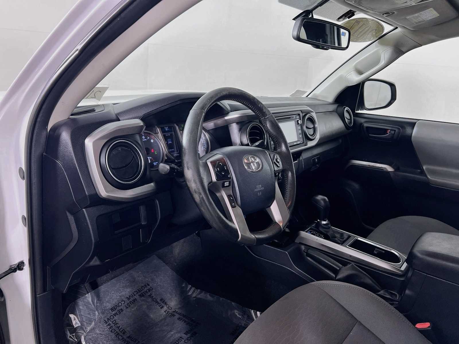 Used 2017 Super White Toyota SR5 image 9