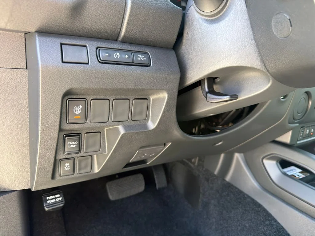 New 2026 Glacier White Nissan Crew Cab SV image 19