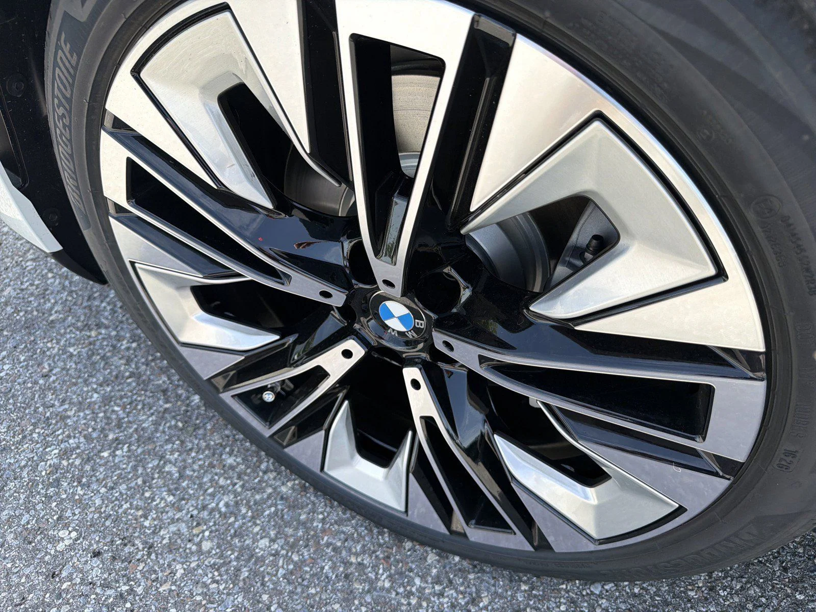 New 2027 Alpine White BMW 530i xDrive image 10