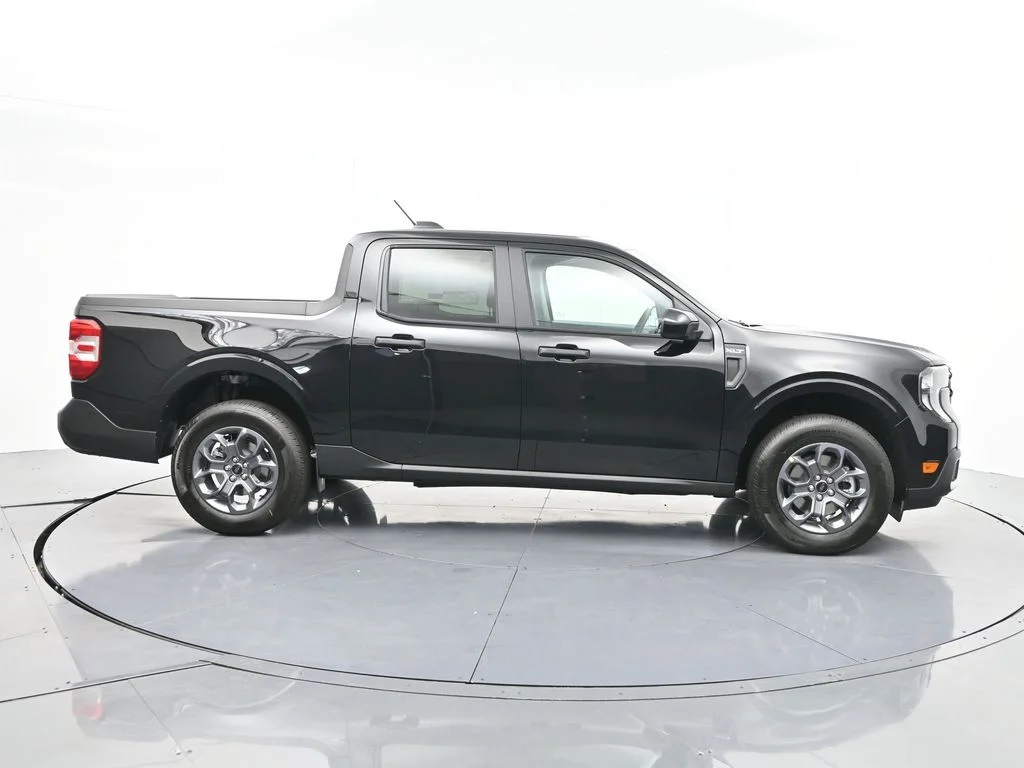 New 2025 Shadow Black Ford XLT image 6
