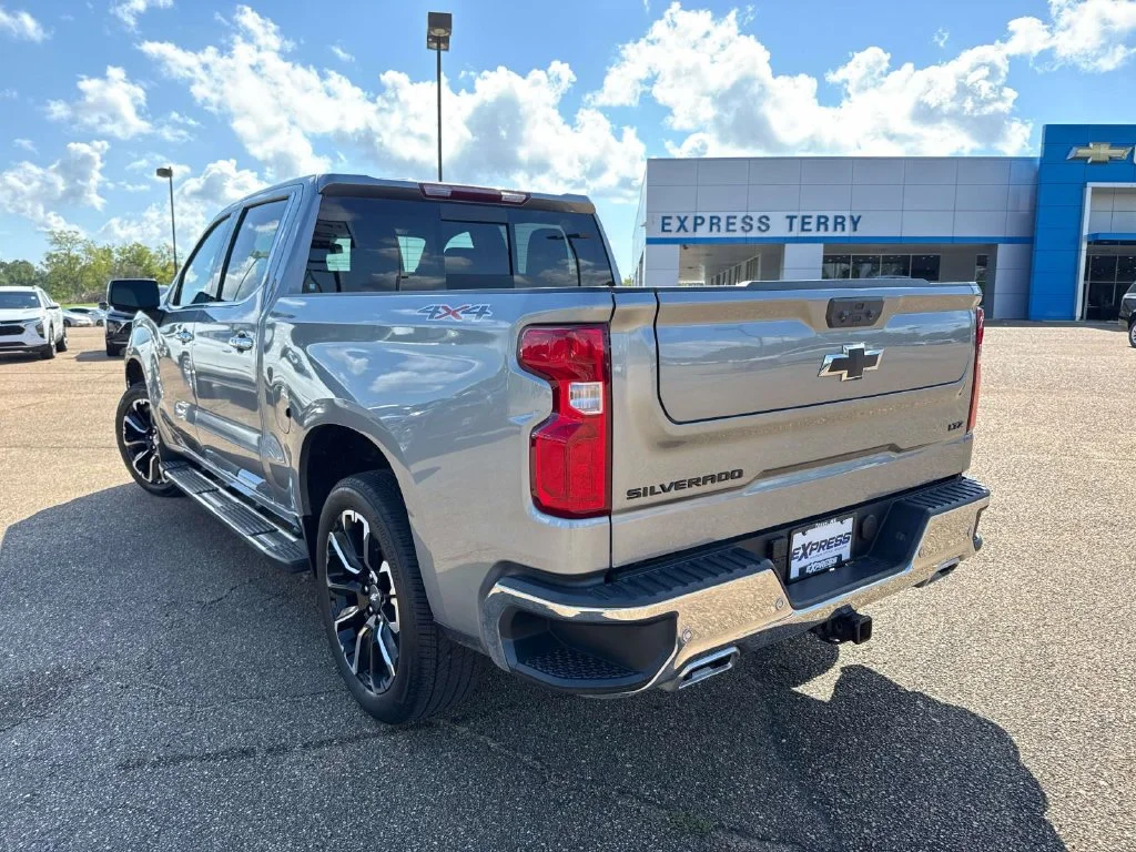 Used 2024 Gray Chevrolet LTZ image 5