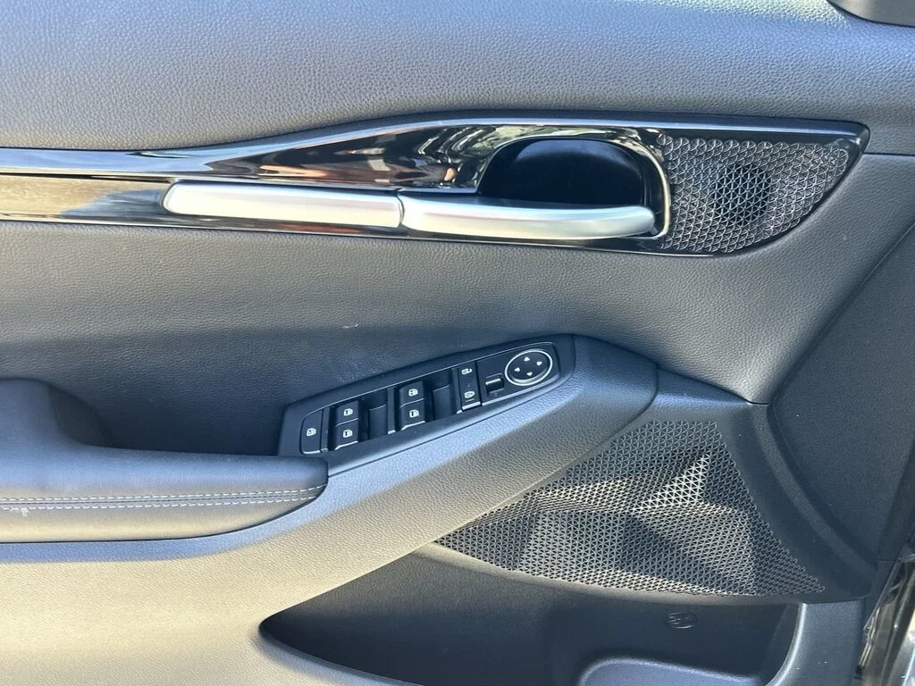 Used 2022  Kia EX AWD Low Mileage   One Owner   Local BC image 21