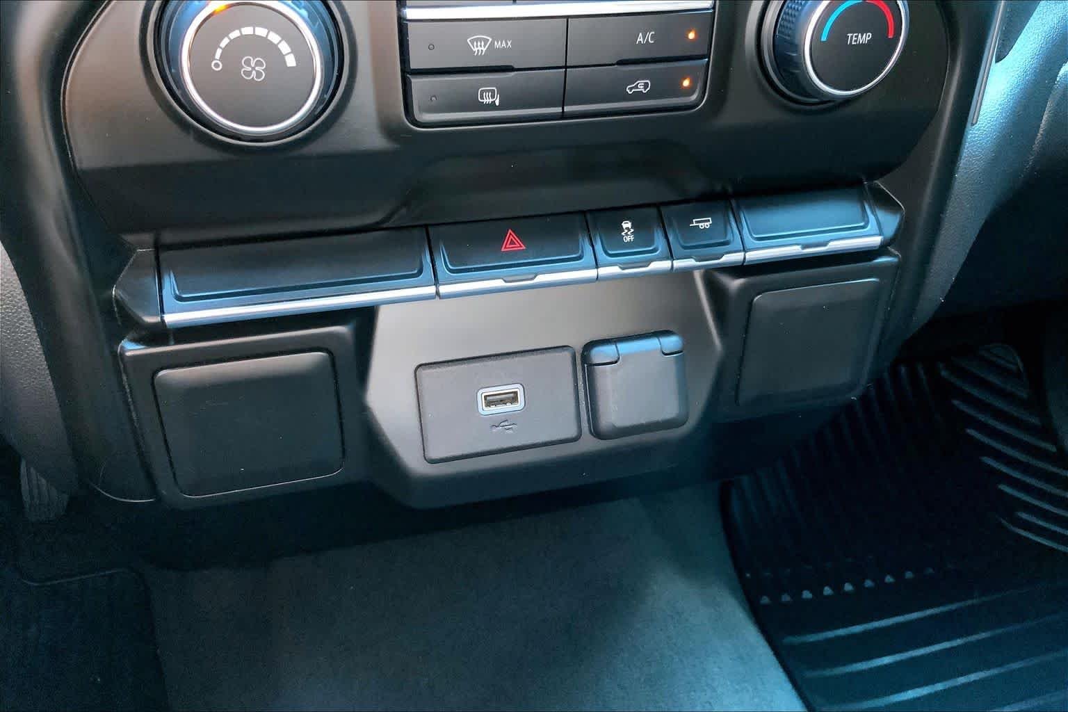 Used 2020 Summit White Chevrolet Custom image 31