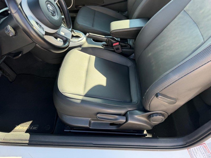 Used 2018 Pure White Volkswagen SE image 19