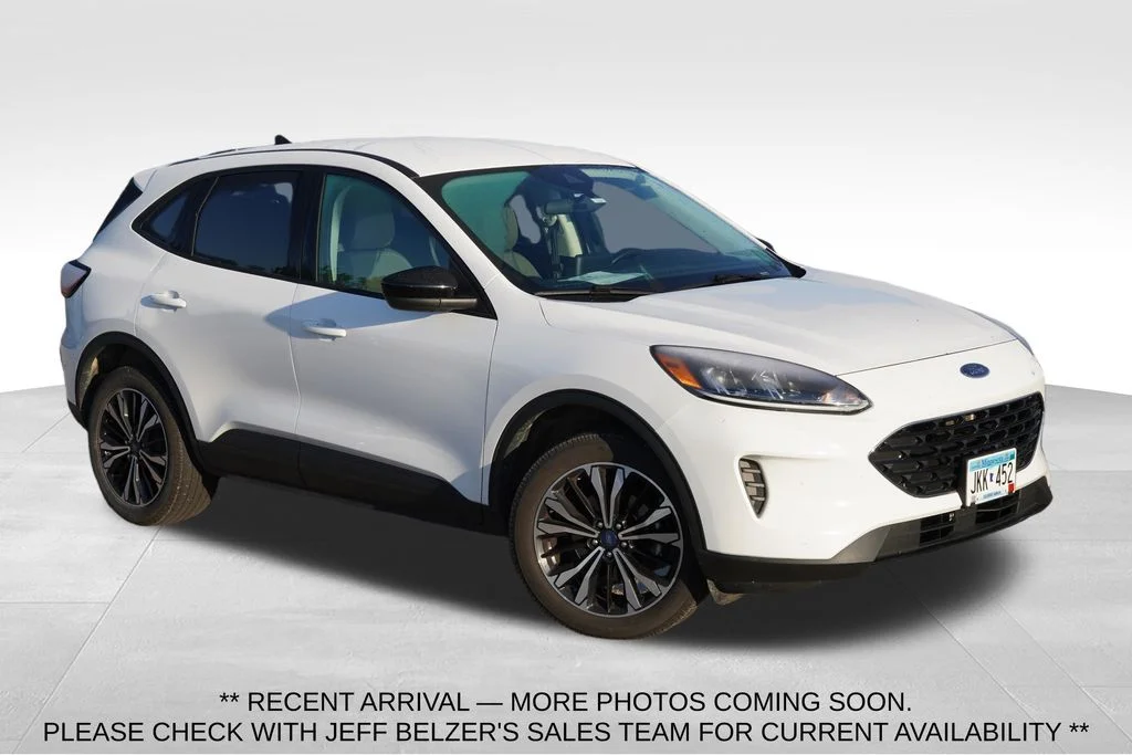 Used 2022 Oxford White Ford SE image 1