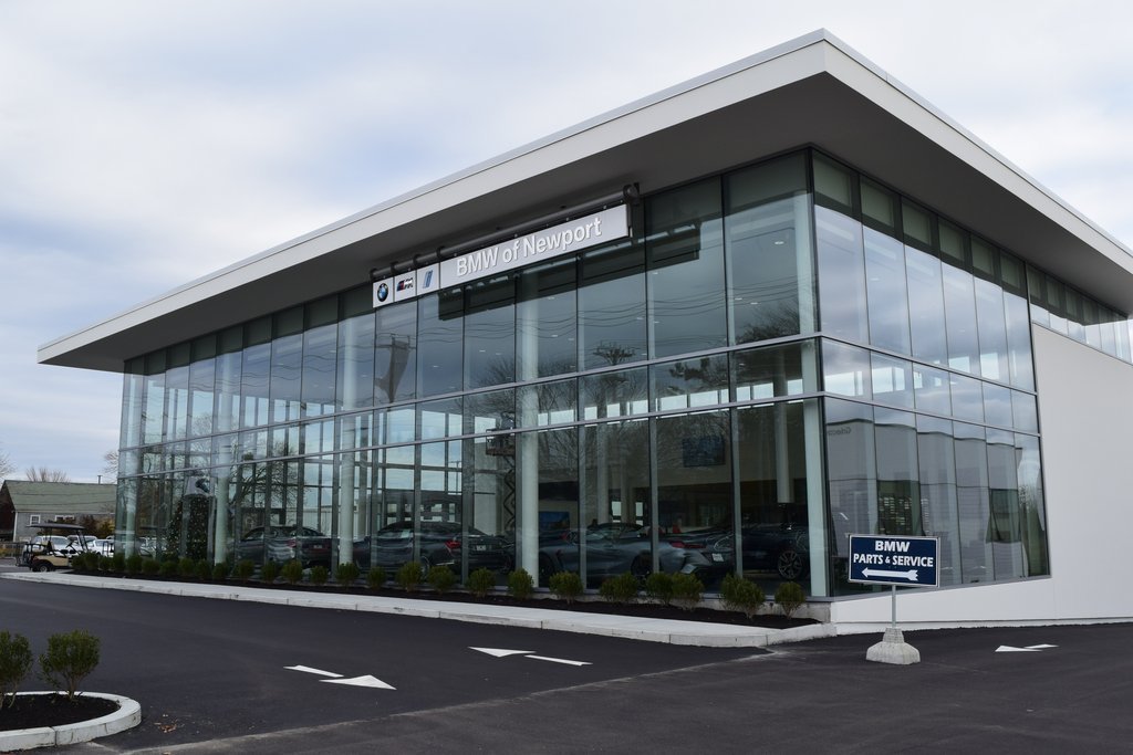 Used 2026 Black BMW xDrive60 image 41