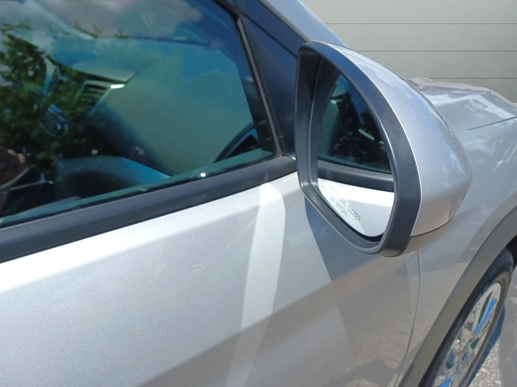 Used 2017 Silver Hyundai SE image 12