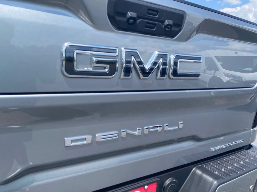 Used 2025 Silver GMC Denali Ultimate image 33