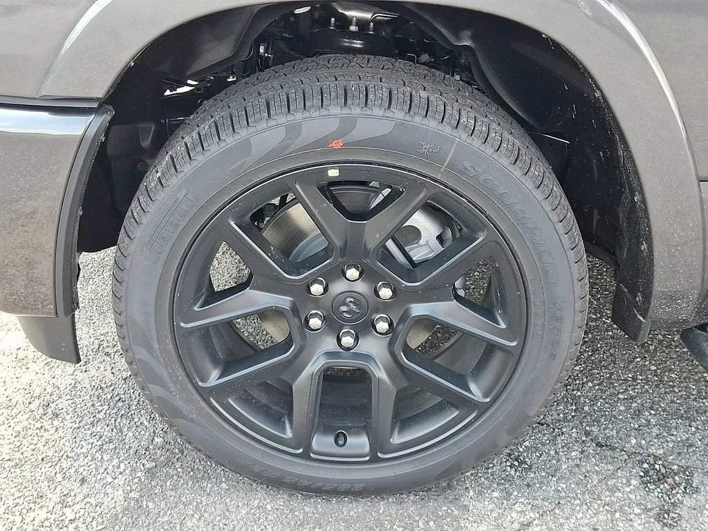 New 2027 Granite Crystal Metallic Clearcoat Ram Laramie image 20